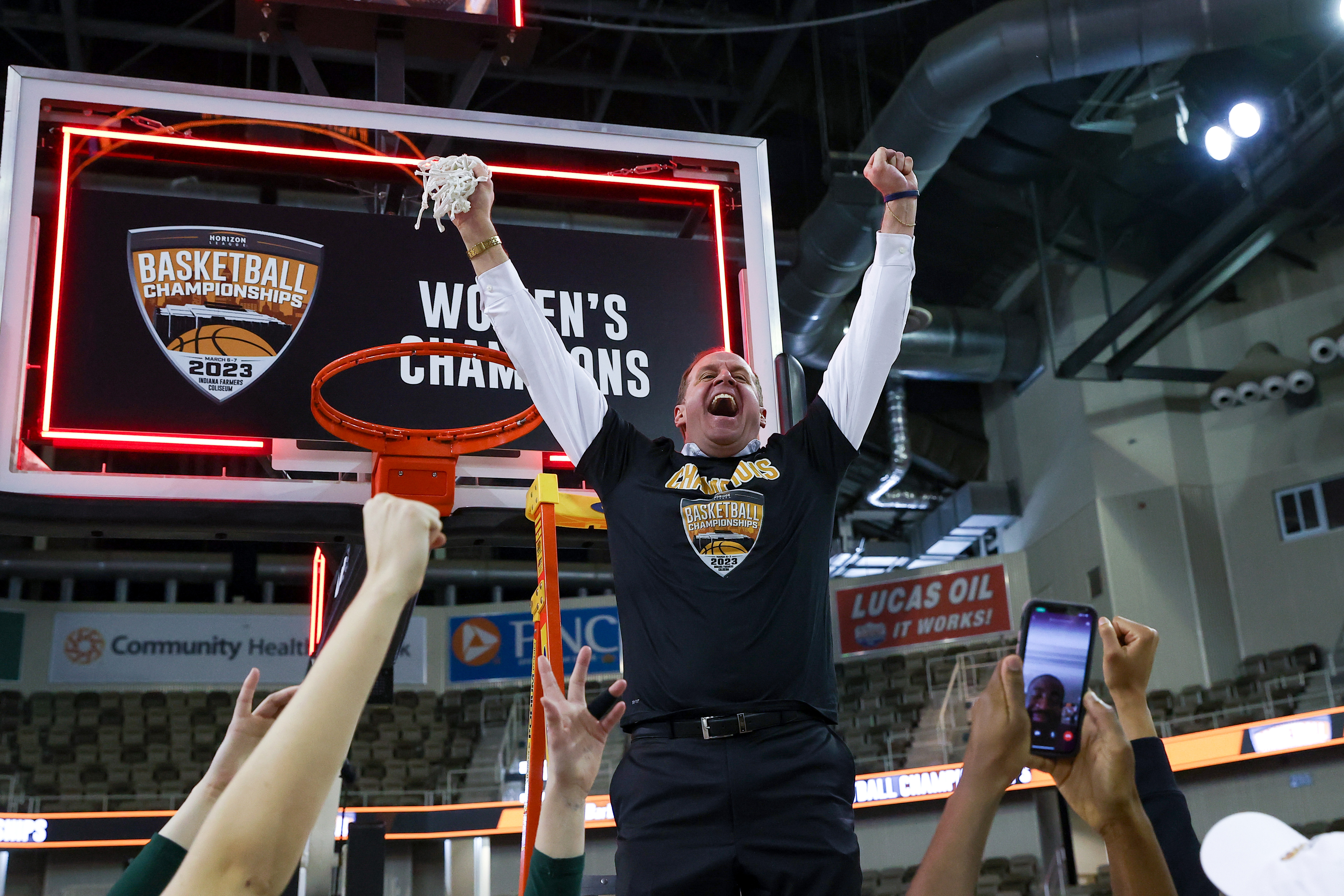 Womens Basketball Head Coach Chris Kielsmeier Agrees to Contract Extension Through 2027-28 Season
