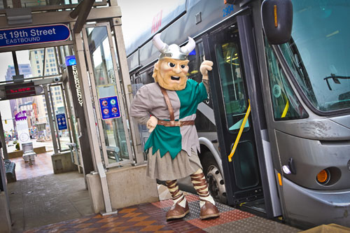 Commuter Magnus Mascot